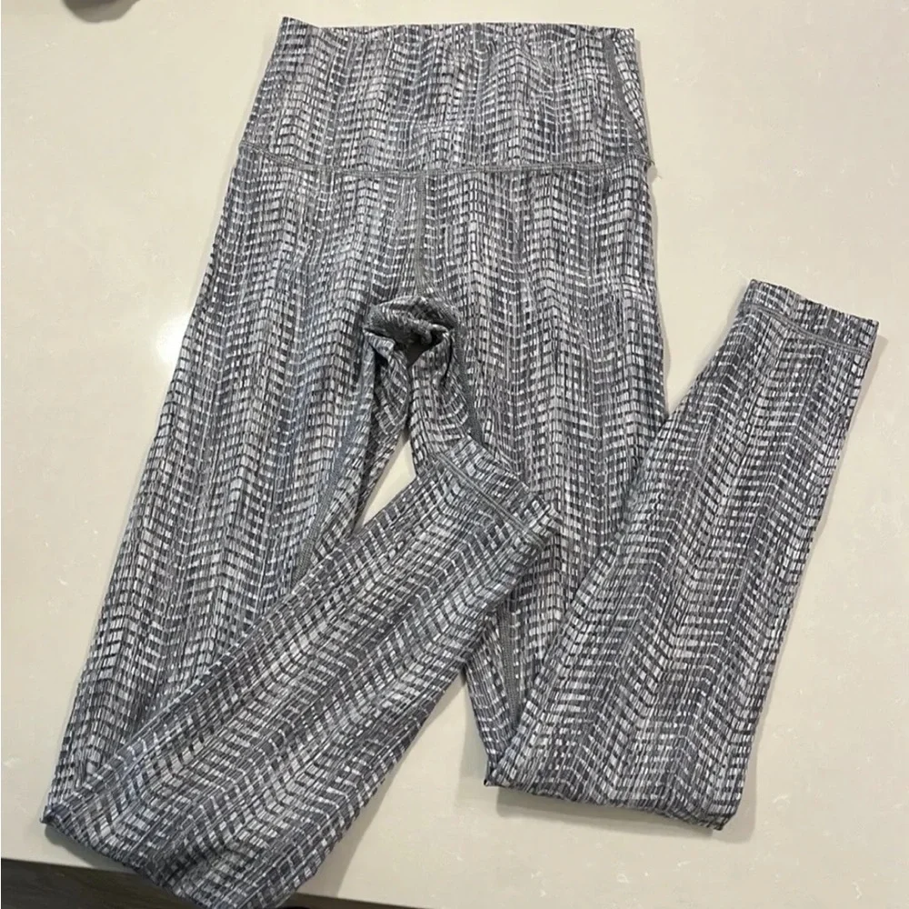 Lululemon Women’s Wunder Under Leggings Size 4